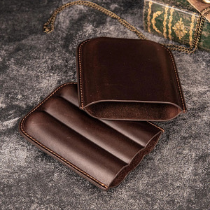 Étui à cigares en cuir véritable de qualité supérieure avec coupe-cigares intégré pour un rangement de voyage luxueux et une protection des cigares, en vente à bas prix - Product Image 3