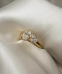 Anillo de Diamantes Cultivados en Laboratorio Toi Et Moi – Anillo de Compromiso con Diamantes Ovalados y en Forma de Pera - Product Image 1