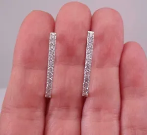 Pendientes de aro para mujer con moissanita de corte redondo de 2,50 quilates, chapados en oro blanco de 14 quilates - Product Image 3