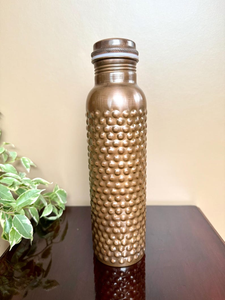 Botella de Agua de Cobre Puro Hecha a Mano con Acabado Antiguo, Beneficios Ayurvédicos para la Salud, Regalo para Mamá, Cobre Sostenible para Yoga, Gimnasio y Fitness - Product Image 3