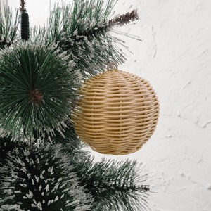 Adorno Navideño Redondo de Ratán Bordado a Mano, Decoración Nórdica para Árbol de Navidad, Hecho en Vietnam - Product Image 1