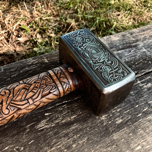 Martillo de Acero al Carbono Forjado a Mano de Grado Industrial, Grabado con Diseño Vikingo, Mango de Madera, Personalizable OEM, Fabricado por Edge Master - Product Image 3