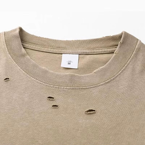 เสื้อยืดโอเวอร์ไซส์สีเบจสำหรับผู้ชาย ผ้าฝ้าย แต่งรูขาด คอโอ แขนสั้น สไตล์ลำลอง ไซส์พลัส เนื้อผ้าเจอร์ซีย์ถัก ซักแล้วไม่เป็นขุย - Product Image 3