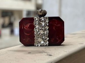 Sac à main, pochette et sac de soirée en résine époxy fait main avec motif floral - Prêt pour Noël, le Nouvel An et les fêtes - Product Image 4
