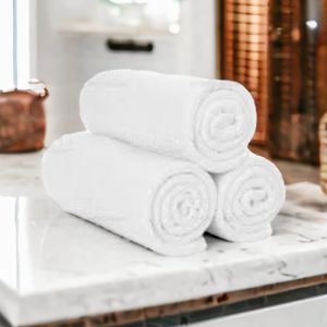 Serviette de bain professionnelle en coton éponge, tissu de qualité supérieure, couleur blanche - Product Image 1