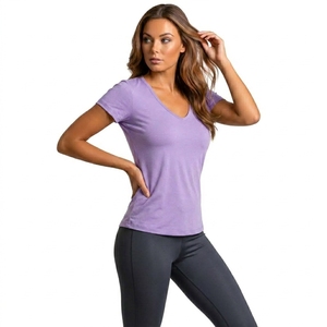 เสื้อยืดแฟชั่นลำลองสำหรับผู้หญิง คอวี ผ้าฝ้ายนุ่ม น้ำหนักเบา สไตล์สตรีทแวร์ ใส่ได้ทุกวัน ฤดูร้อน ป้องกันรอยยับ แห้งเร็ว - Product Image 1