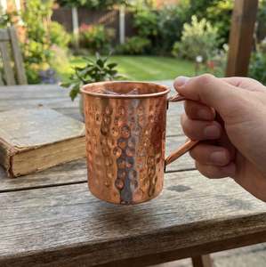 Juego de 2 Tazas de Cobre de 16 oz, Tazas de Cobre Martillado con Asa Dorada Rosa, Diseño Contemporáneo Portátil para Bebidas Frías, Vino, Cócteles, Bar, Fiestas - Product Image 6