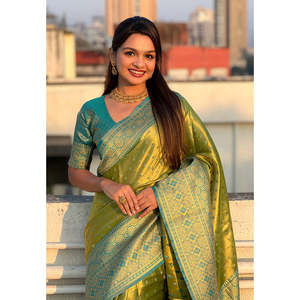 Sari de Tela Verde Puro con Tejidos en Contraste para Fiesta, Estilo Jumpsuit - Product Image 2