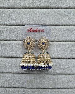 Boucles d'oreilles Jhumka plaquées or style Bollywood, perles traditionnelles indiennes, clous floraux, perles à pampilles, bijoux de mode pour femmes - Product Image 2