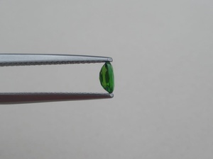 Diopsido Verde Cromado Ovalado, Gema Suelta Facetada de 5x3mm - Product Image 3