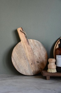 Planche à découper ronde en bois rustique avec poignée de suspension, épaisse, durable, compatible couteaux, finition rustique pour couper, servir et décorer - Product Image 2