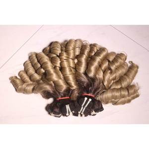 Lots de Cheveux Bouclés en Spirale Effet Rebondissant Ombré Blond Miel Double Drawn Cheveux Vierges Vietnamiens en Gros - Product Image 3