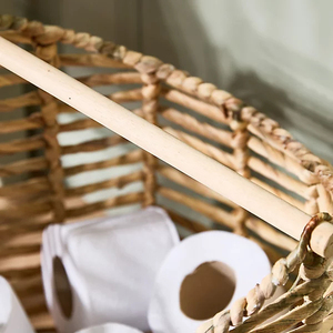 Porte-rouleau de papier toilette en jacinthe d'eau tressé à la main, panier de rangement durable en fibre naturelle pour salle de bain, vente en gros - Product Image 2
