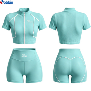 Conjunto Deportivo de 2 Piezas para Mujer, Top Corto de Manga Corta con Cierre y Pantalones Cortos de Cintura Alta, Color Negro Sólido, Secado Rápido, Estilo Deportivo - Product Image 4