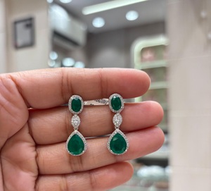 Elegantes Pendientes de Diseño de Alta Calidad en Latón Plateado con Circonitas, para Mujer, Ideales para Bodas, Fiestas y Eventos - Product Image 2