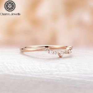 Anillo de Compromiso de Moissanita en Oro Rosa para Mujer Charm_Jewells, Corte Brillante Redondo, Engaste Pavé, Estilo Romántico - Product Image 2