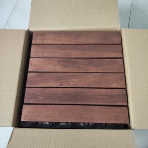 กระเบื้องพื้นไม้เทียมคอมโพสิตทรงสี่เหลี่ยม 300x300 มม. แบบประกบกันได้ ทันสมัย กันน้ำ กันไฟ กันลื่น สำหรับระเบียงและเฉลียงกลางแจ้ง - Product Image 4
