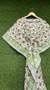 Kaftan Bohème Élégant en Coton pour Femme, Tunique Indienne Florale Faite à la Main, Robe Longue Ample d'Été, Imprimé Vert à Blocs, Séchage Rapide, Idéal pour les Vacances - Product Image 3