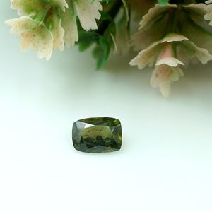 พลอยไพลินสีเขียวอมฟ้าธรรมชาติทรงคุชชั่น ขนาด 6.5x4.5x3 มม. น้ำหนัก 0.86 กะรัต สำหรับทำเครื่องประดับที่ไม่เหมือนใคร - Product Image 1