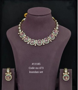 Conjunto de Collar Kundan de Latón con Imitación de Perlas 11185, Chapado en Oro, Diseño Floral en Resina Epoxi Verde y Rosa, Estilo Étnico para Mujer, Ideal para Bodas - Product Image 3