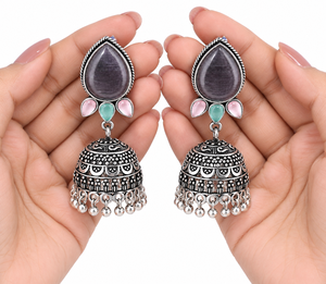 Boucles d'oreilles pendantes Jhumka en laiton argenté oxydé |   Pierre de quartz violette œil de chat, bijoux ethniques bohèmes pour femmes, bijoux de fête |   Fait main - Product Image 4