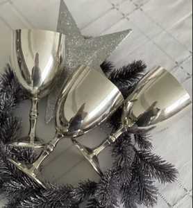 Juego de 3 Copas de Vino de Metal Plateadas, Copas Clásicas Elegantes para Bodas y Fiestas, Copas de Metal con Diseño Personalizado - Product Image 1