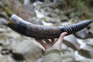 Barco Vikingo Tallado a Mano con Detalles de Madera Quemada - Product Image 4