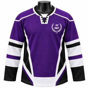 Maillot de hockey sur glace décontracté, fabriqué avec des matériaux de qualité et une coupe confortable, offrant une construction durable et des coutures soignées. - Product Image 1