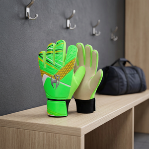 Gants de gardien de but de qualité supérieure, design personnalisé, vert, avec latex allemand de 4 mm, sangle en latex à coupe négative - Product Image 3