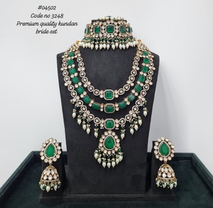 Conjunto de joyería nupcial Green Kundan 04502, collar tipo choker y juego de aretes con perlas, para bodas, fiestas y compromisos. - Product Image 1