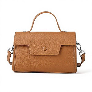 Sac à main en cuir véritable pour femme, fermeture à rabat, avec bandoulière amovible, style classique, décoration boutonnée, sac à main pour usage quotidien - Product Image 1