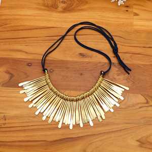 Collar de pinchos de latón, collar Maxi corto con cordón ajustable, collar de joyería ancho de declaración dorado. - Product Image 2