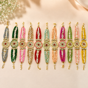 Bracelet traditionnel en laiton Kundan multicolore avec motifs floraux pour femmes, bijoux pour mariage, Haldi, Mehndi, fête - Product Image 1