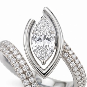 Bague de fiançailles pour femme en or blanc avec diamant de laboratoire taille brillant rond et pierres latérales pavées, style charmant, certifiée par un tiers - Product Image 4