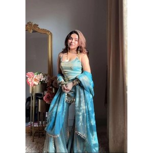 Traje Palazzo Azul Cielo con Detalles de Espejo de Diseñador Fendy, Conjunto de Seda para Fiesta para Mujer - Product Image 4