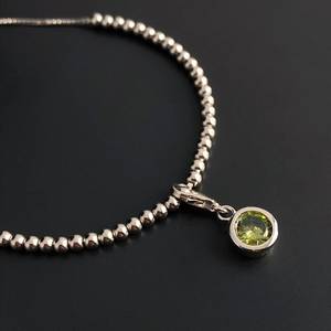 Bracelet à breloques en argent sterling avec pierre de naissance de août (peridot), cadeau pour femme - Product Image 1