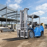 Montacargas Liftron CPD35L de Iones de Litio con Neumáticos Sólidos y Tracción Delantera para Almacenes de Ingeniería y Operaciones al Aire Libre