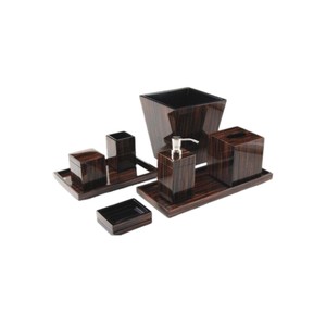 Ensemble de salle de bain haut de gamme en laque, texture bois foncé artistique, kit d'accessoires de bain en résine, suite de salle de bain d'hôtel durable - Product Image 1