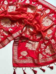 Sari en Soie Jacquard Scintillante Khaddi Crepe Georgette Chinya, Teint à la Main, de Qualité Supérieure, pour Mariage Traditionnel et Diwali, par un Designer - Product Image 2