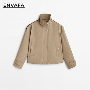 Gabardina Delgada Impermeable Personalizada con Logotipo, Corta, Informal, con Botones Dorados, Cuello Camisero, para Mujer - Product Image 2