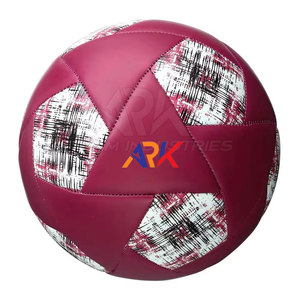 Ballon de football professionnel de qualité supérieure, durable, avec une couche de protection et une texture lisse pour l'entraînement - Product Image 2