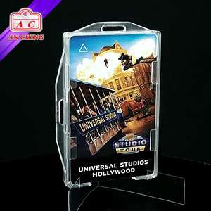 Porta Tarjetas de Identificación de Plástico ABS con Espacio para Nombre y Credenciales - Product Image 5