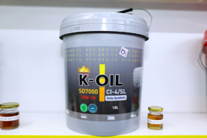 น้ำมันเครื่องดีเซลพรีเมียม เกรด 15W40/20W50 API CI-4 มาตรฐานสูง สามารถผลิตภายใต้แบรนด์ OEM สำหรับรถบรรทุกทางไกล - Product Image 2