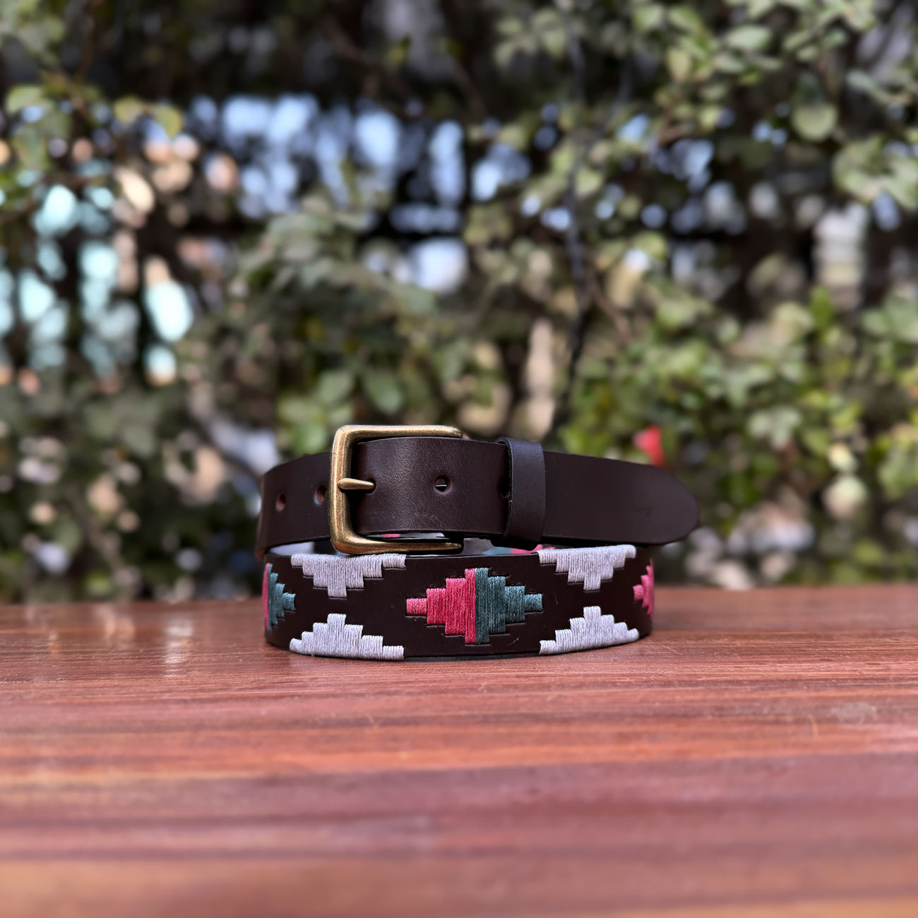 สีน้ำตาลเข้ม