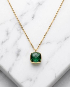 Collar con Colgante de Cuarzo Verde Corte Cojín, Minimalista Boho, Chapado en Oro, Joyería de Piedra Energética Curativa, Regalo - Product Image 1
