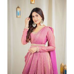 Belle robe traditionnelle chinoise et Dupatta avec travail à la main pour la fête - Product Image 4