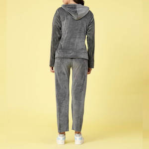 Ensemble de survêtement en velours pour femme au design minimaliste, élégant, confortable au quotidien, sensation douillette et chaude, confort durable - Product Image 4