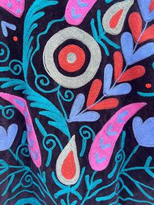 Chaqueta Bomber Corta de Terciopelo Marrón, Bordada con Diseño Suzani, Acolchada, Transpirable, Ecológica, Hecha a Mano, Estilo Bohemio, para Otoño e Invierno - Product Image 2