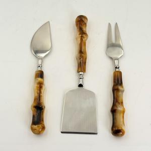 ชุดมีดชีสสแตนเลส 3 ชิ้น พร้อมด้ามจับเรซิ่น สำหรับครัว มีดชีสโลหะ ชุดช้อนส้อมสำหรับบ้าน โรงแรม ร้านอาหาร - Product Image 4