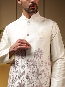 Ensemble Koti Kurta Pajama en soie blanche pour homme avec broderie, coupe classique, style traditionnel indien pakistanais, longueur genou, tenue de mariage - Product Image 6